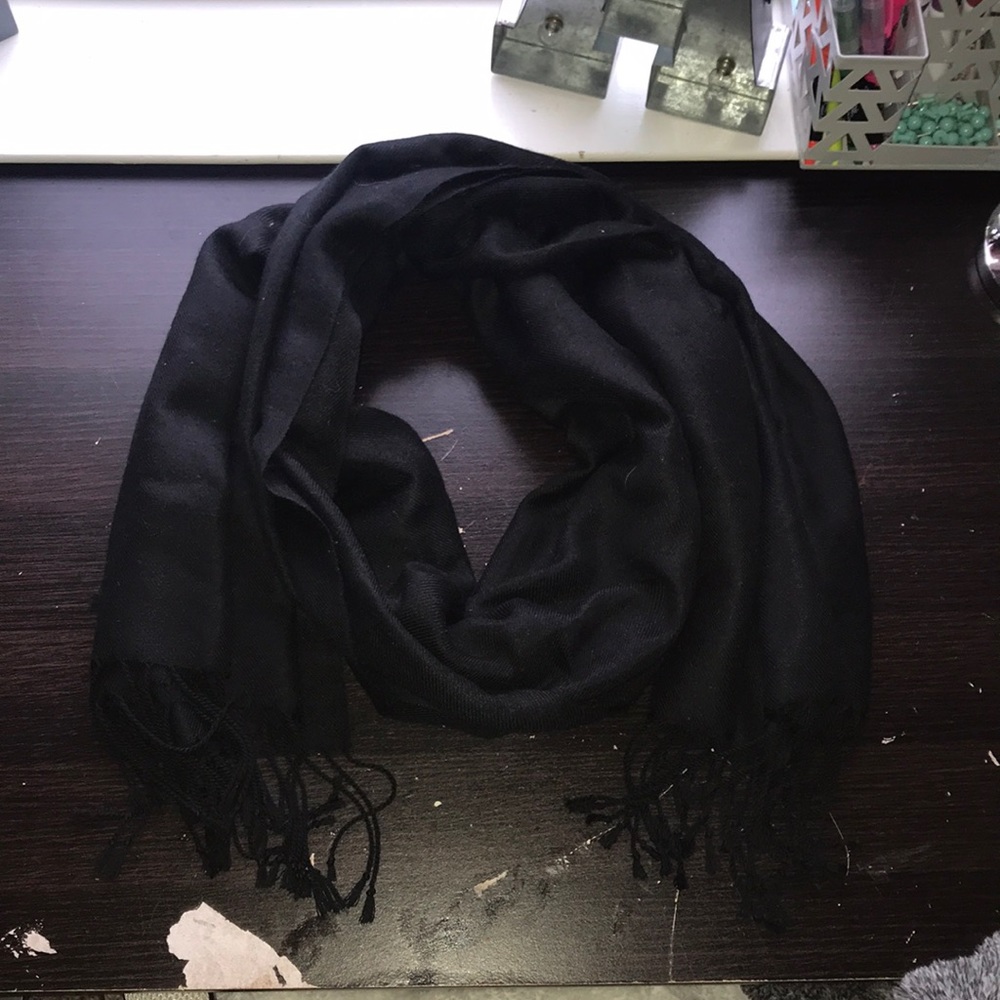 BLACK SCARF